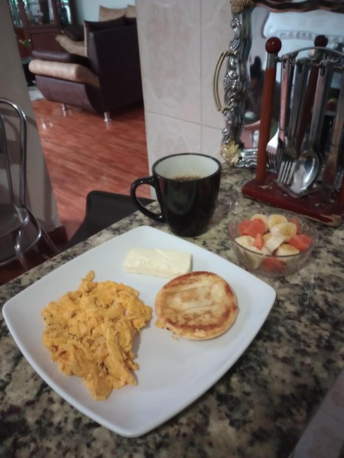 Noras Homestay Laureles Medellín Eksteriør bilde